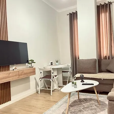 2 Near Center Appartement Tirana