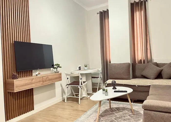 2 Near Center Διαμέρισμα Τίρανα